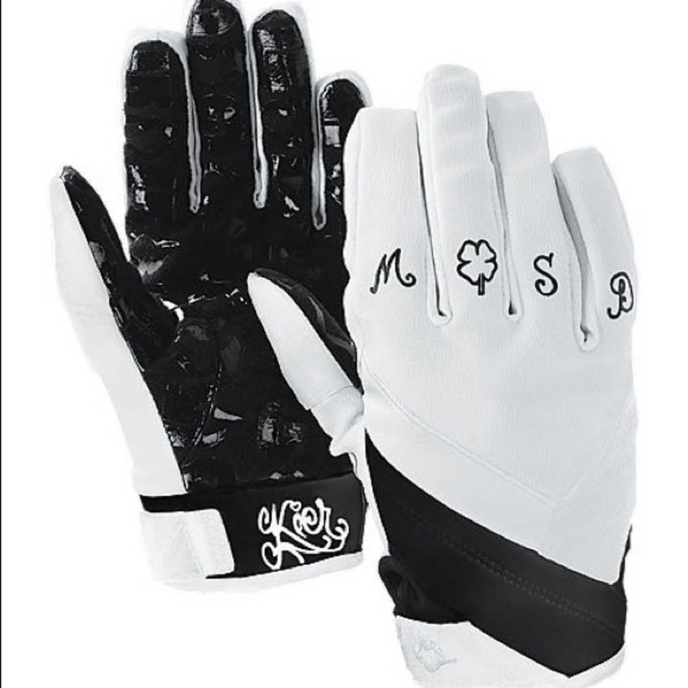 ISO!!!!!!! DBurton married to the mob ride gloves!